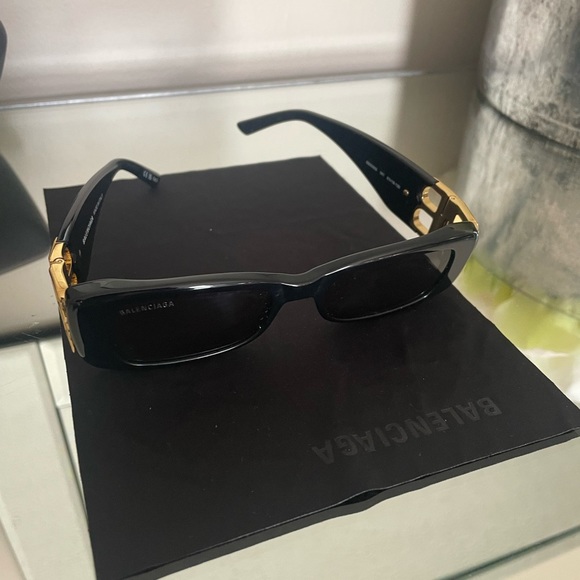 Balenciaga SUNGLASSES IN BLACK - Picture 4 of 10